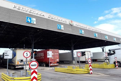 Türk tır şoförlerinden "çorba parası" adı altında rüşvet alan görevlilerin cezası kesinleşti