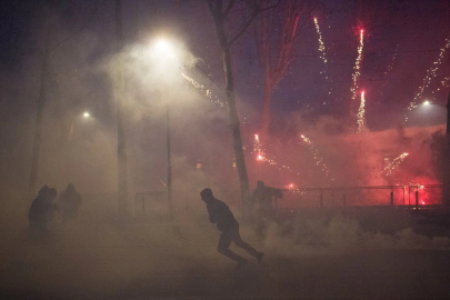 İtalya'da göstericiler polisle çatıştı: 11 polis yaralı