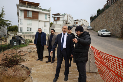 İzmit’te sorunlar yerinde tespit ediliyor Belediye yöneticileri muhtarlarla sahada