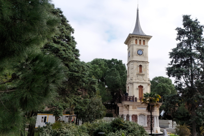 İzmit’in Simgesinde Son Dokunuşlar: Saat Kulesi Gerçek Kimliğiyle Gün Yüzüne Çıkıyor