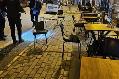 Kafede Dehşet! Birlikte Oturduğu Arkadaşını Silahla Vurdu
