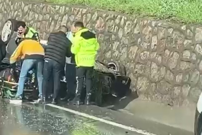 D100 kara yolunda kaza yapan araç ters döndü, sürücü yaralandı