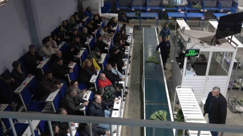 Yalova’da çiçek mezatlarında Sevgililer Günü hareketliliği