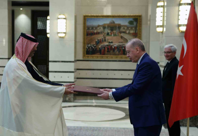 Cumhurbaşkanı Erdoğan’a 3 ülkenin büyükelçisinden güven mektubu