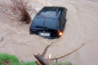 Gebze'de dereye sürüklenen araç ertesi gün ortaya çıktı
