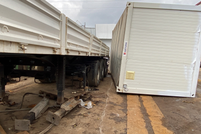 Körfez’de İş Kazası: Konteyner ile Dorse Arasında Sıkıştı