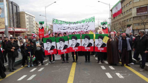 İran’da devrim kutlamalarında milyonlar sokaklara döküldü