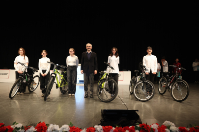 Çayırova'da bilgi evleri öğrencileri yarıştı