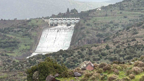 İzmir’de aşırı yağışlar sonrası barajlardan kontrollü su bırakılıyor