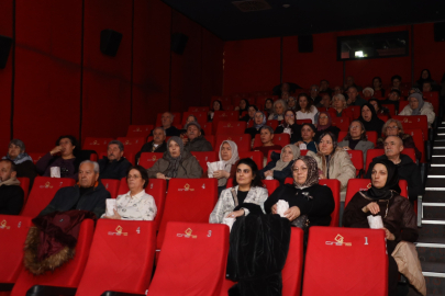 Yarım asırlık çiftler sinemada buluştu