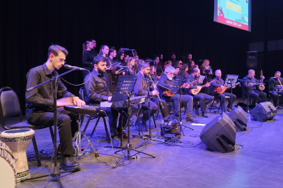 Çayırova'da Türk Halk Müziği Korosu konser verdi