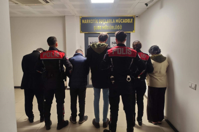 Kocaeli’de durdurulan 4 şüpheliden yüklü miktarda uyuşturucu çıktı