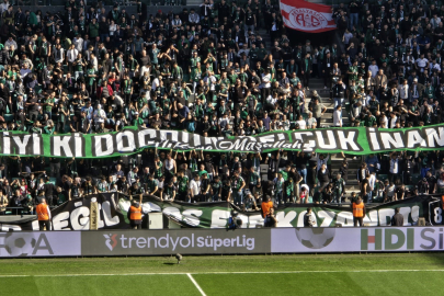 Kocaelispor - Gaziantep FK maçında anlamlı pankartlar