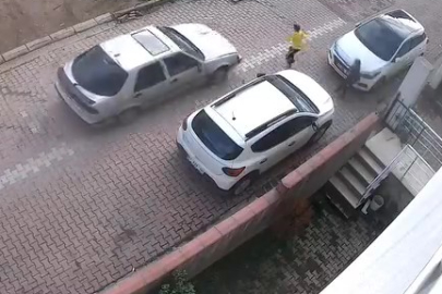 Otomobilin çarptığı 9 yaşındaki çocuk yaralandı: O anlar kamerada
