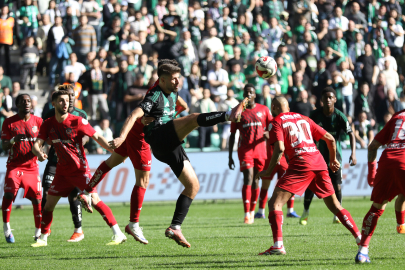Trendyol Süper Lig: Kocaelispor: 1 - Gaziantep FK: 0 (İlk yarı)