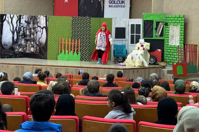 Gölcük'te çocuklar tiyatroyla buluştu