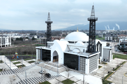 Kartepe Kent Meydanı Cami, ilk teravihle ibadete açılıyor