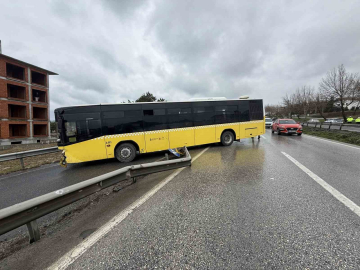 İETT otobüsü bariyere çarparak yoldan çıktı: 5 yaralı