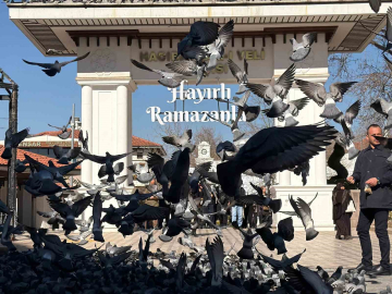 Ramazan ayının ilk cumasında Hacı Bayram Veli Camii doldu taştı