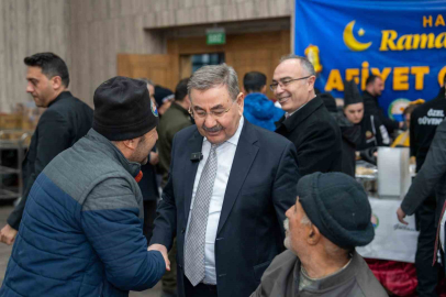 Gölbaşı Belediye Başkanı Odabaşı, ilk iftarını vatandaşlarla gerçekleştirdi