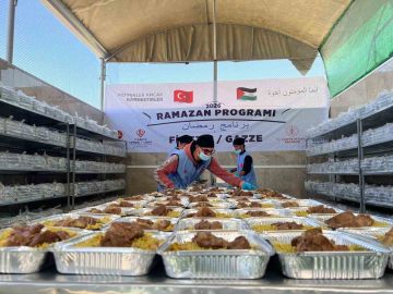 Vakıflar Genel Müdürlüğü Gazze’de: Günlük 20 bin kişilik iftar desteği