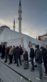 Sincan Belediye Başkanı Ercan, ilk iftarını vatandaşlarla birlikte yaptı