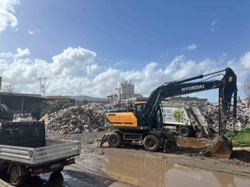 Atıkları usulsüz depolayan Buca ve Foça belediyelerine 9.3 milyon lira ceza