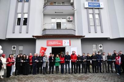 Başiskele’de dayanışma mağazası hizmete açıldı