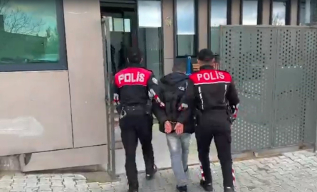 İzmir’de 17 yıl hapisle aranan firariyi ’Yunuslar’ yakaladı