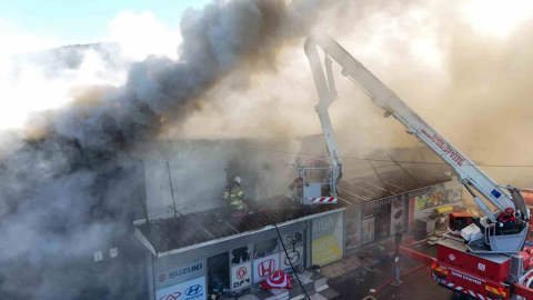 Buca’daki iş yeri yangını kontrol altına alındı