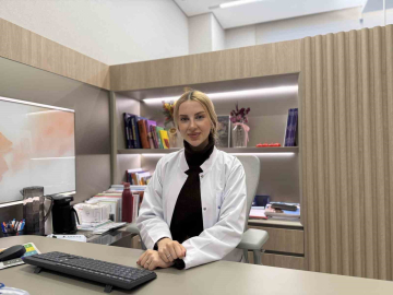 Uzmanlardan ’Çocuklarda makyaj’ uyarısı: "Pek çok cilt hastalığını çok çok erken yaşta görmeye başladık"