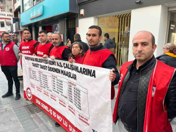 Karşıyaka Belediyesinde maaş alamayan işçiler sokağa döküldü