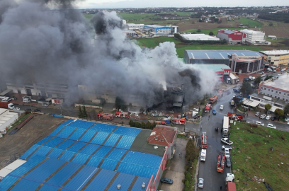 Silivri kablo ve inşaat malzemeleri üreten fabrikada yangın çıktı