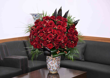 MHP lideri Bahçeli, Cumhurbaşkanı Erdoğan’a 72 gül ve özel tasarım tablo gönderdi