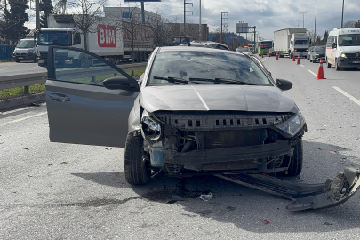 Kamyonun Çarptığı Otomobil Hurdaya Döndü: 1 Yaralı