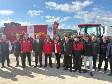 Çanakkale’de katı gübre dağıtma makinaları işletmelere teslim edildi