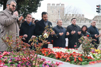 Eski Başbakan Necmettin Erbakan’ı kabri başında anıldı