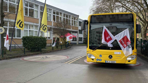 Almanya’da toplu taşıma çalışanlarının 2 günlük grevi başladı