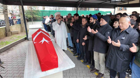 6 aylık yaşam mücadelesini kaybeden oyuncu İbrahim Yıldız son yolculuğuna uğurlandı