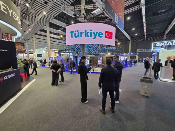 Barselona’da yapay zekalı "metal yaka" sahaya iniyor