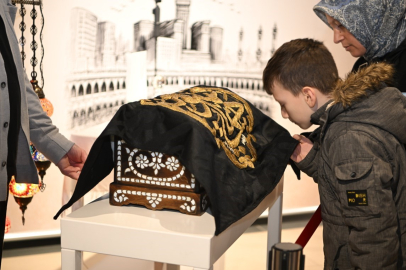 Kartepe'de "Sakal-ı Şerif" ve Kabe örtüsü ziyarete açıldı