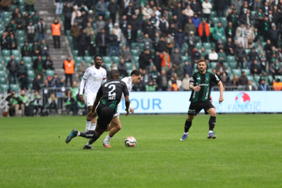Trendyol Süper Lig: Kocaelispor: 0 - Beşiktaş: 0 (Maç devam ediyor)