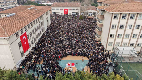 Öğrencisi tarafından öldürülen Fatma Nur öğretmenin anma töreni havadan görüntülendi