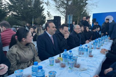 Bakan Kacır, Kocaeli'de üniversite öğrencileriyle iftarda buluştu