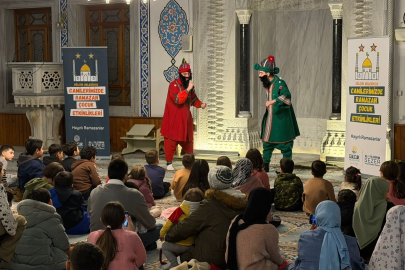 Gölcük'te çocuklar ramazan geleneklerini Karagöz ve Hacivat ile öğreniyor
