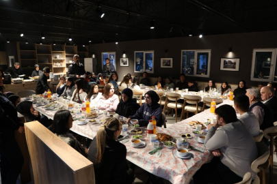 Kartepe'de gençler "Bir Sofra Bir Hikaye" iftarında buluştu
