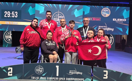 Para Halter Şampiyonası’nda milli sporculardan madalyalar