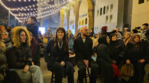 AK Parti İstanbul Milletvekili Derya Ayaydın’dan, gençlere milli futbolcuyla sürpriz ziyaret