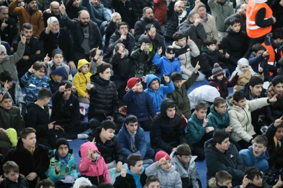 Kağıthane’de ‘Gençlik Uyanıyor Duada Buluşuyor’ projesi ile camiye gelen çocuklara ödül dağıtıldı
