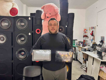 Yeni düzenleme kapsamında ceza yemek istemeyen sürücüler araçlarındaki standart dışı ses ve görüntü sistemlerini söktürmeye başladı